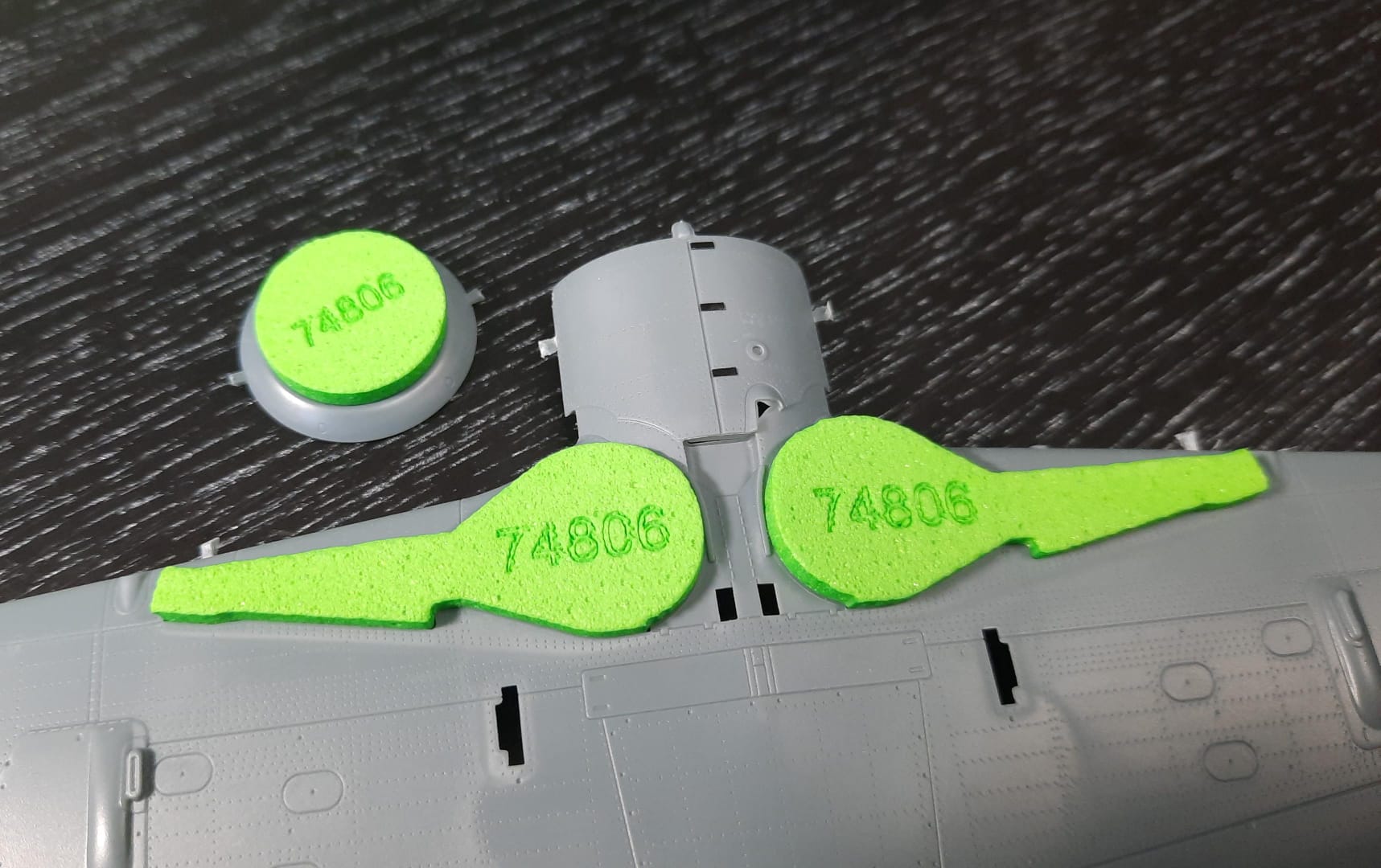 74806 1/48 Fw 190 A-7/A-8/F wheel bay plugs (for Eduard)